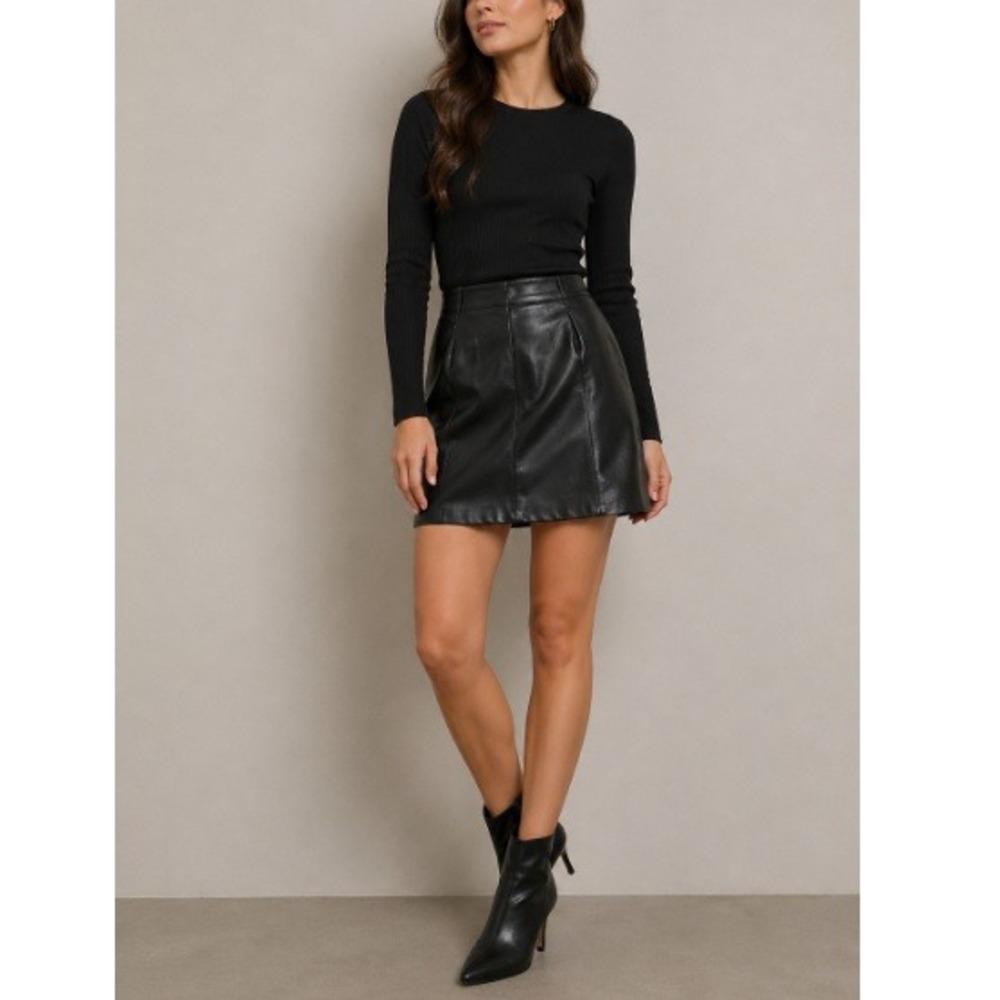 ASTR the Label Women's Black Meika Vegan Leather Miniβ Skirt Size S NWOT